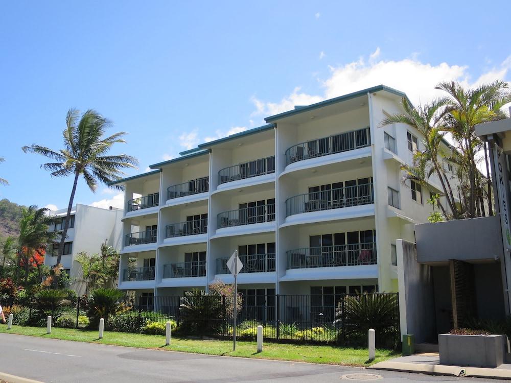 Beachfront Apartments On Trinity Beach Eksteriør bilde