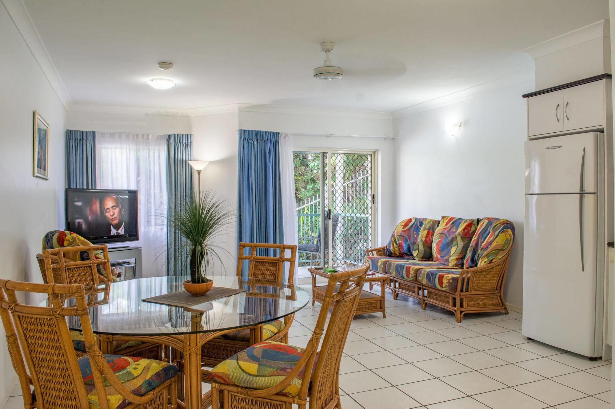 Beachfront Apartments On Trinity Beach Eksteriør bilde